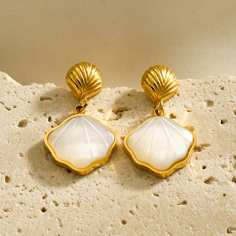 1 Pair Modern Style Simple Style Classic Style Shell Plating Inlay 304 Stainless Steel White Shell 18K Gold Plated Drop Earrings display picture 7
