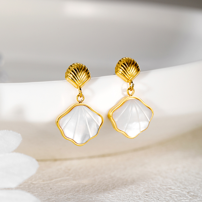 1 Pair Modern Style Simple Style Classic Style Shell Plating Inlay 304 Stainless Steel White Shell 18K Gold Plated Drop Earrings display picture 6