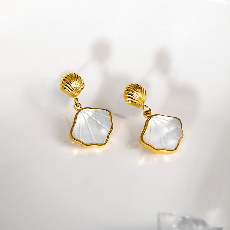 1 Pair Modern Style Simple Style Classic Style Shell Plating Inlay 304 Stainless Steel White Shell 18K Gold Plated Drop Earrings display picture 15