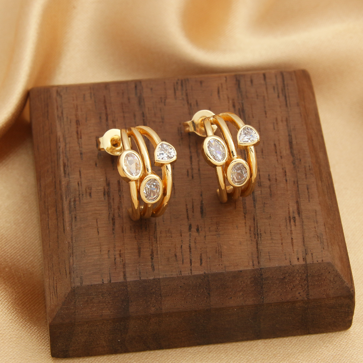 1 Pair Luxurious Simple Style Geometric Plating Inlay Copper Zircon 18K Gold Plated Ear Studs display picture 2