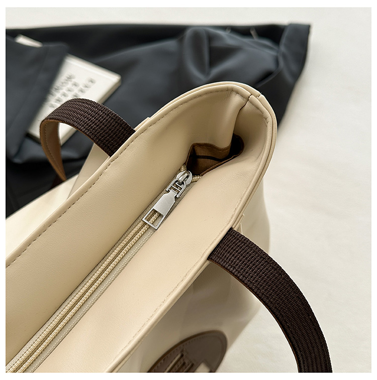 Women's Medium Pu Leather Letter Solid Color Basic Classic Style Sewing Thread Zipper Shoulder Bag display picture 2