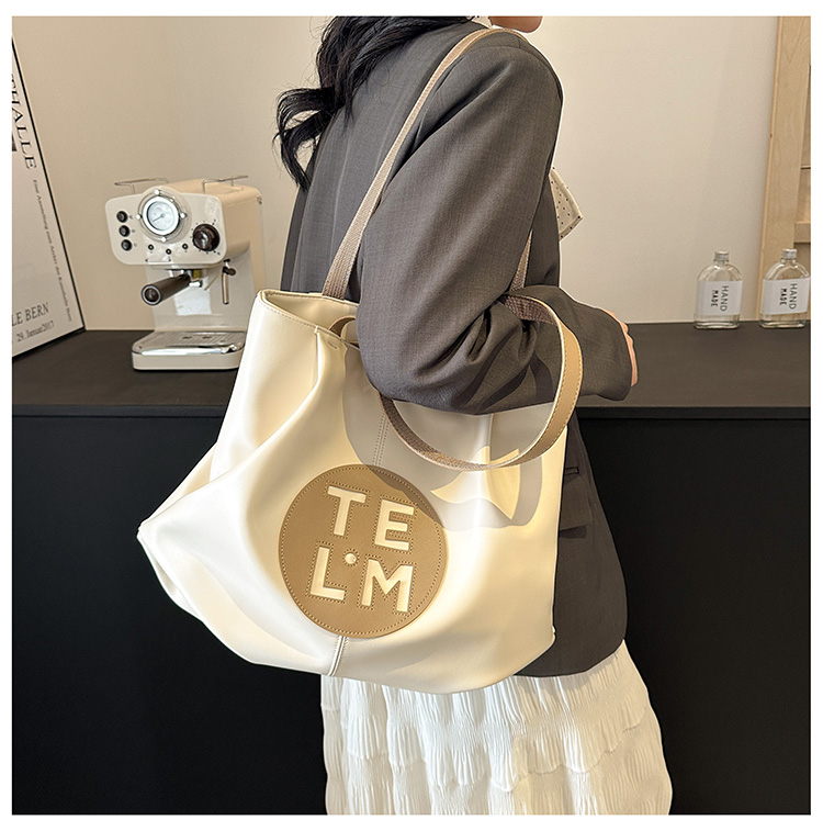 Women's Medium Pu Leather Letter Solid Color Basic Classic Style Sewing Thread Zipper Shoulder Bag display picture 12
