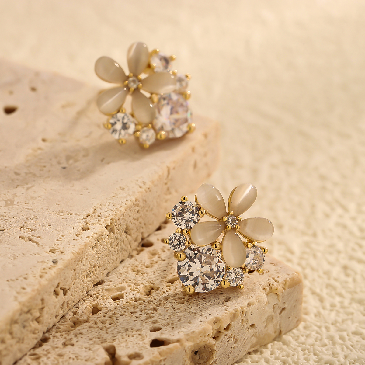 1 Pair Elegant Simple Style Flower Plating Inlay Copper Zircon 14K Gold Plated Ear Studs display picture 2