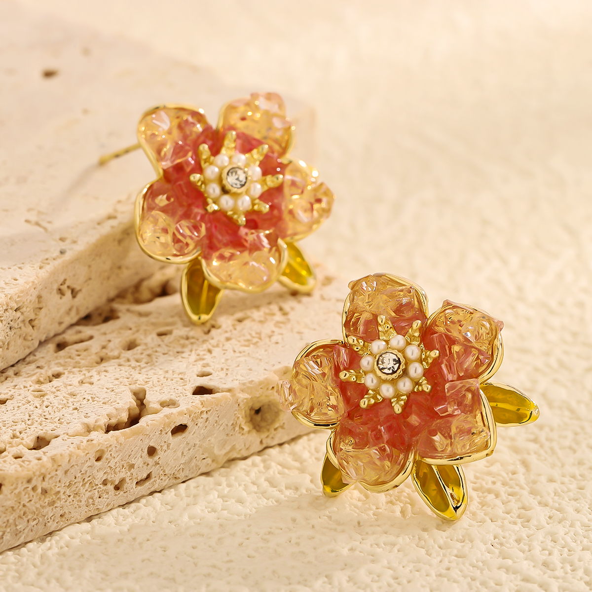 1 Pair Elegant Simple Style Shiny Flower Plating Hollow Out Inlay Copper Zircon 14K Gold Plated Ear Studs display picture 2