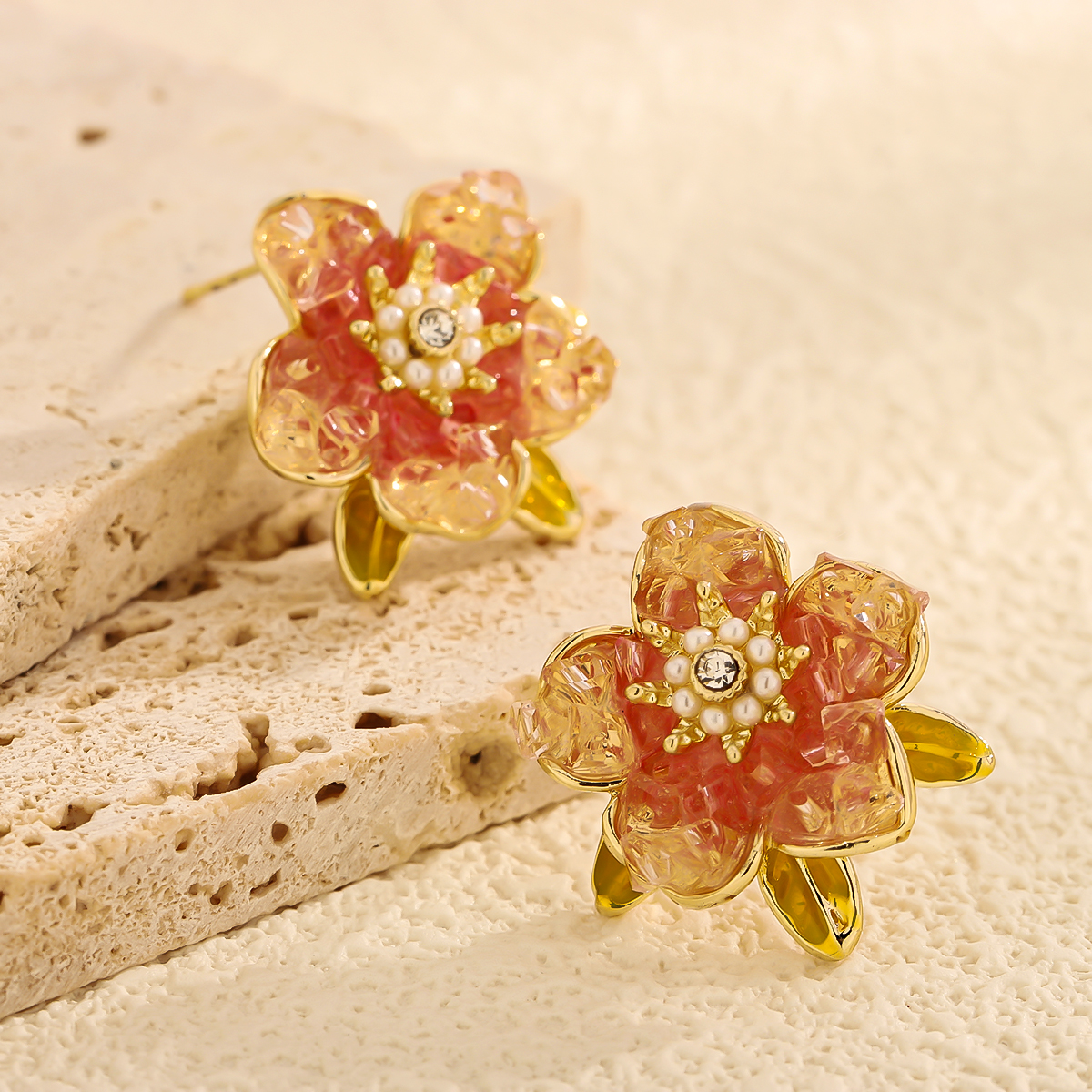 1 Paire Élégant Style Simple Brillant Fleur Placage Évider Incruster Le Cuivre Zircon Plaqué Or 14K Boucles D'Oreilles display picture 2