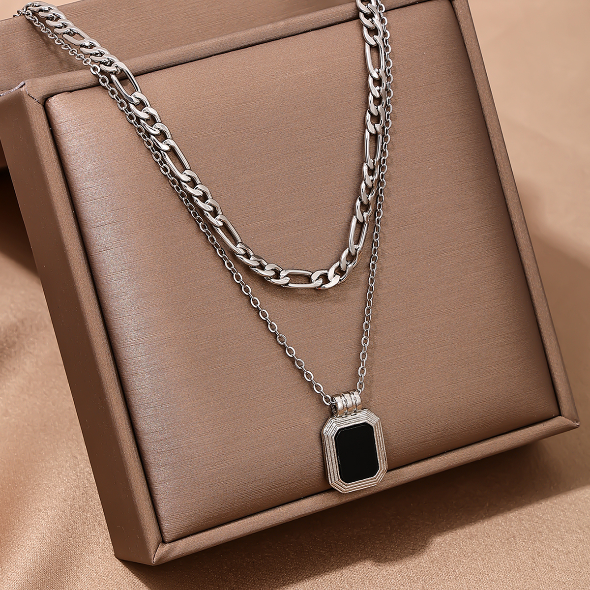 Wholesale Jewelry Simple Style Classic Style Square Alloy Chain Hollow Out display picture 1