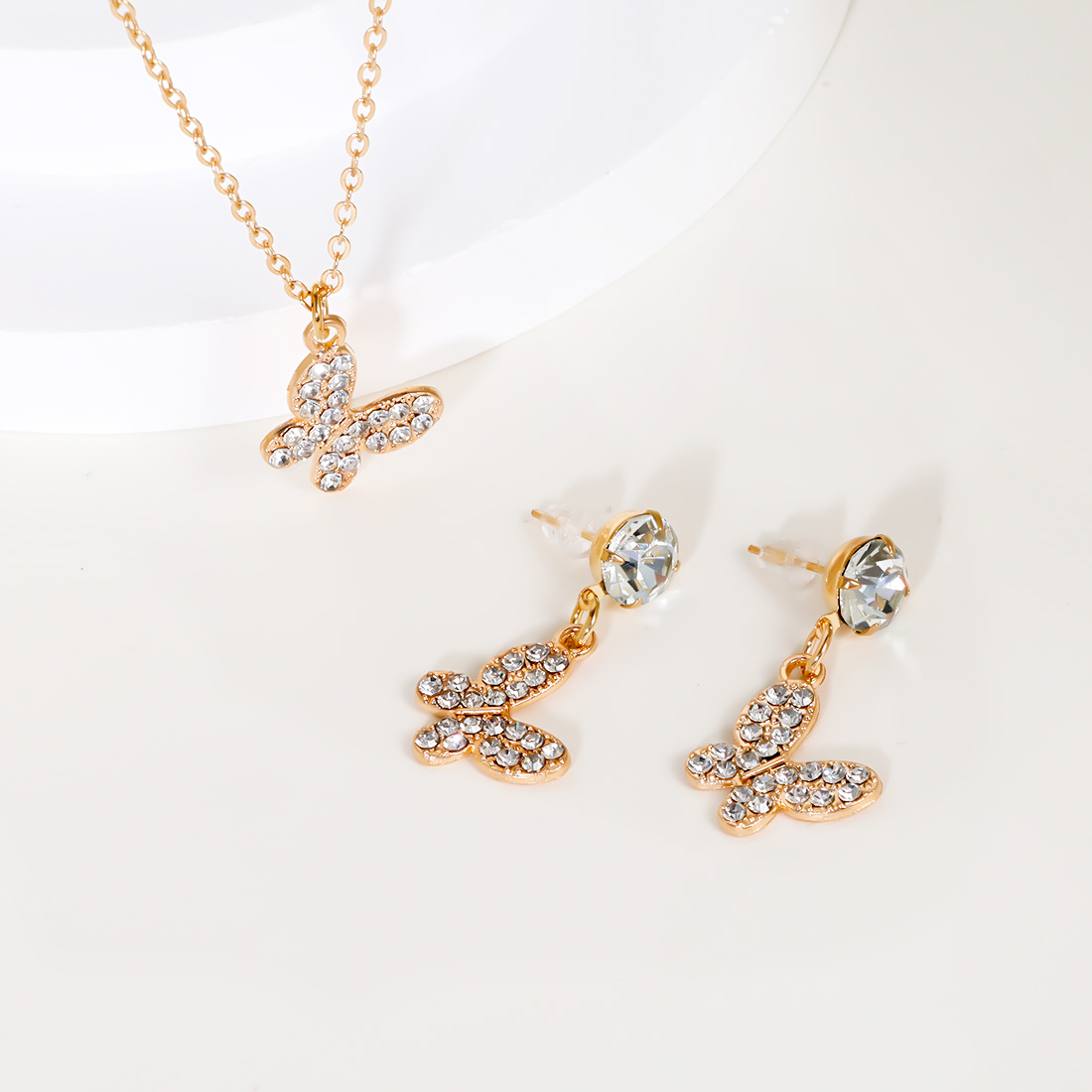 Elegant Simple Style Commute Butterfly Iron Inlay Rhinestones Gold Plated Women's Jewelry Set display picture 6