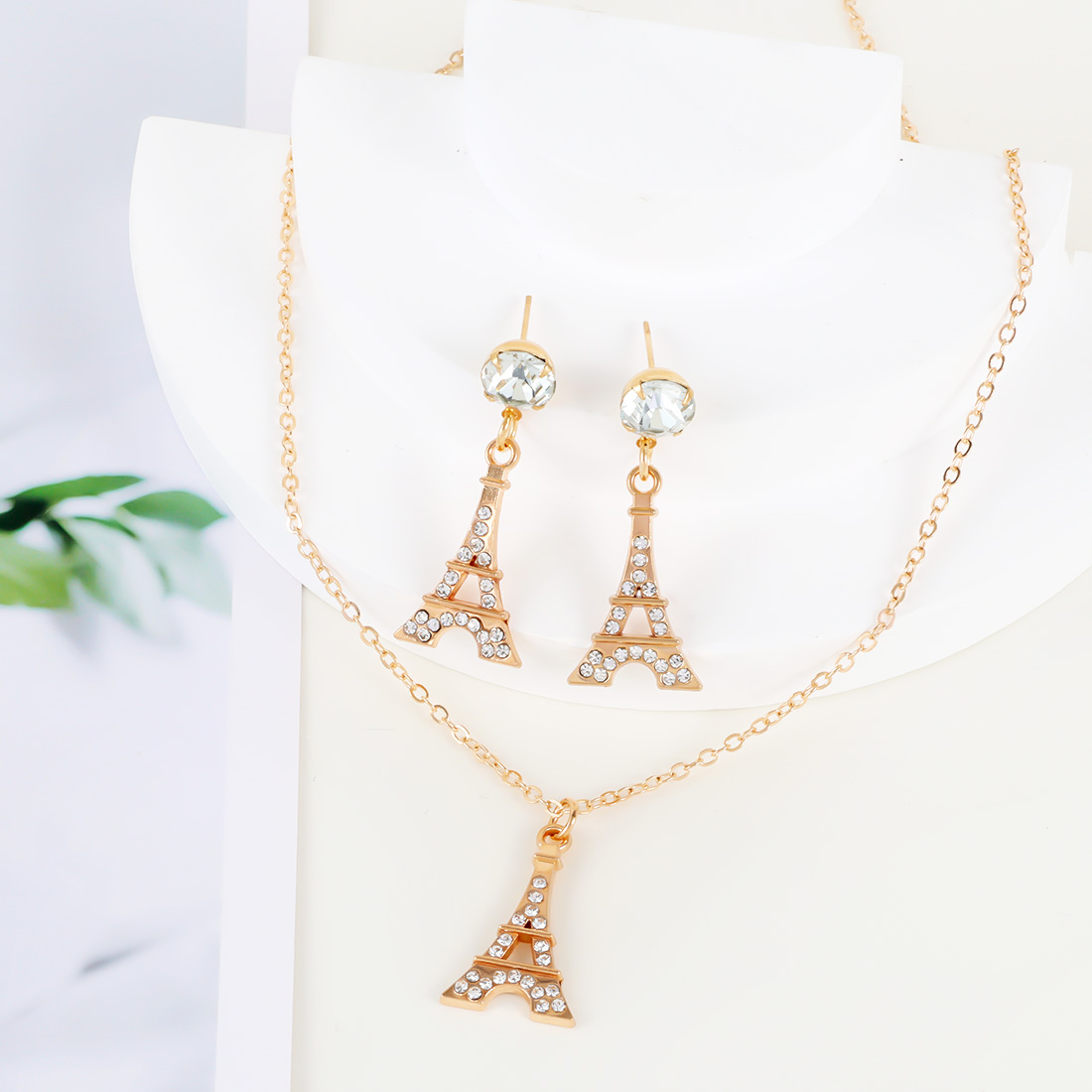 Elegant Simple Style Commute Tower Iron Inlay Rhinestones Gold Plated Women's Jewelry Set display picture 6
