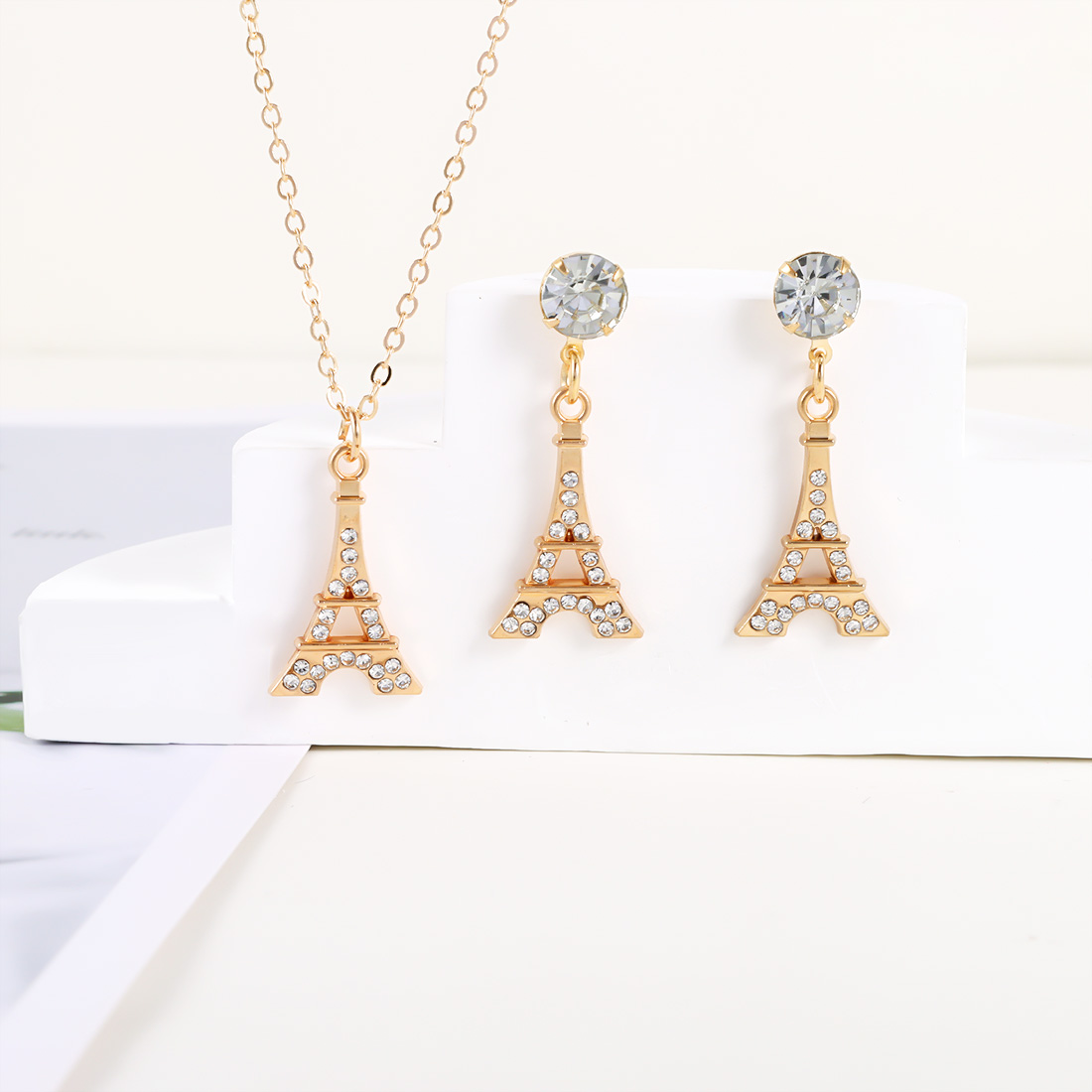Elegant Simple Style Commute Tower Iron Inlay Rhinestones Gold Plated Women's Jewelry Set display picture 5