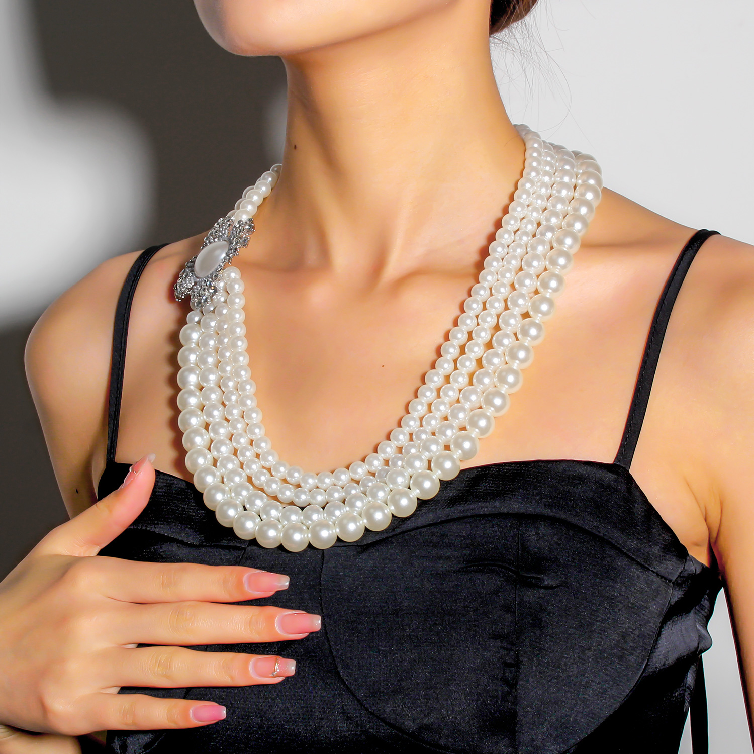 Wholesale Jewelry Elegant Round Plastic Beaded Layered Necklaces display picture 3