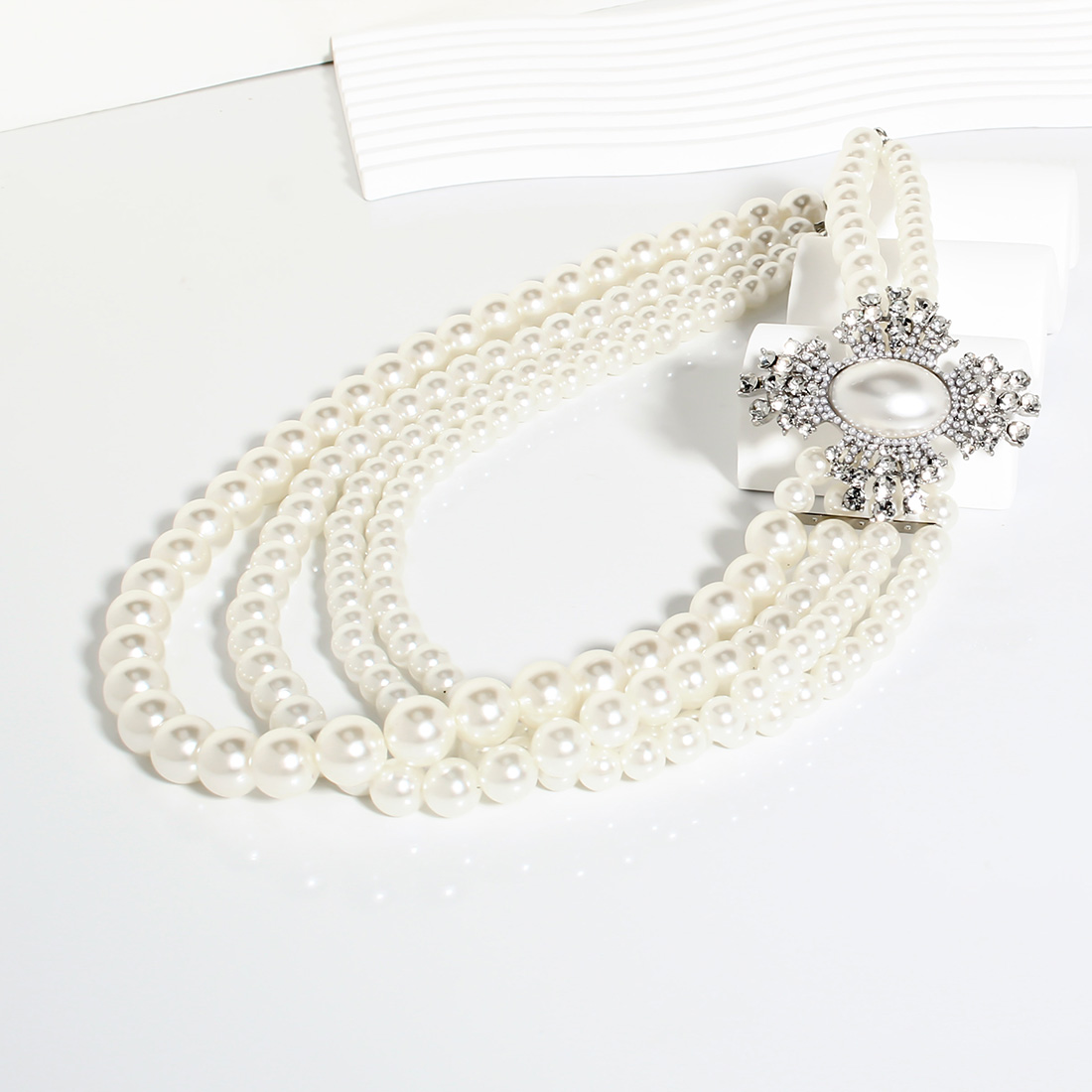 Wholesale Jewelry Elegant Round Plastic Beaded Layered Necklaces display picture 5