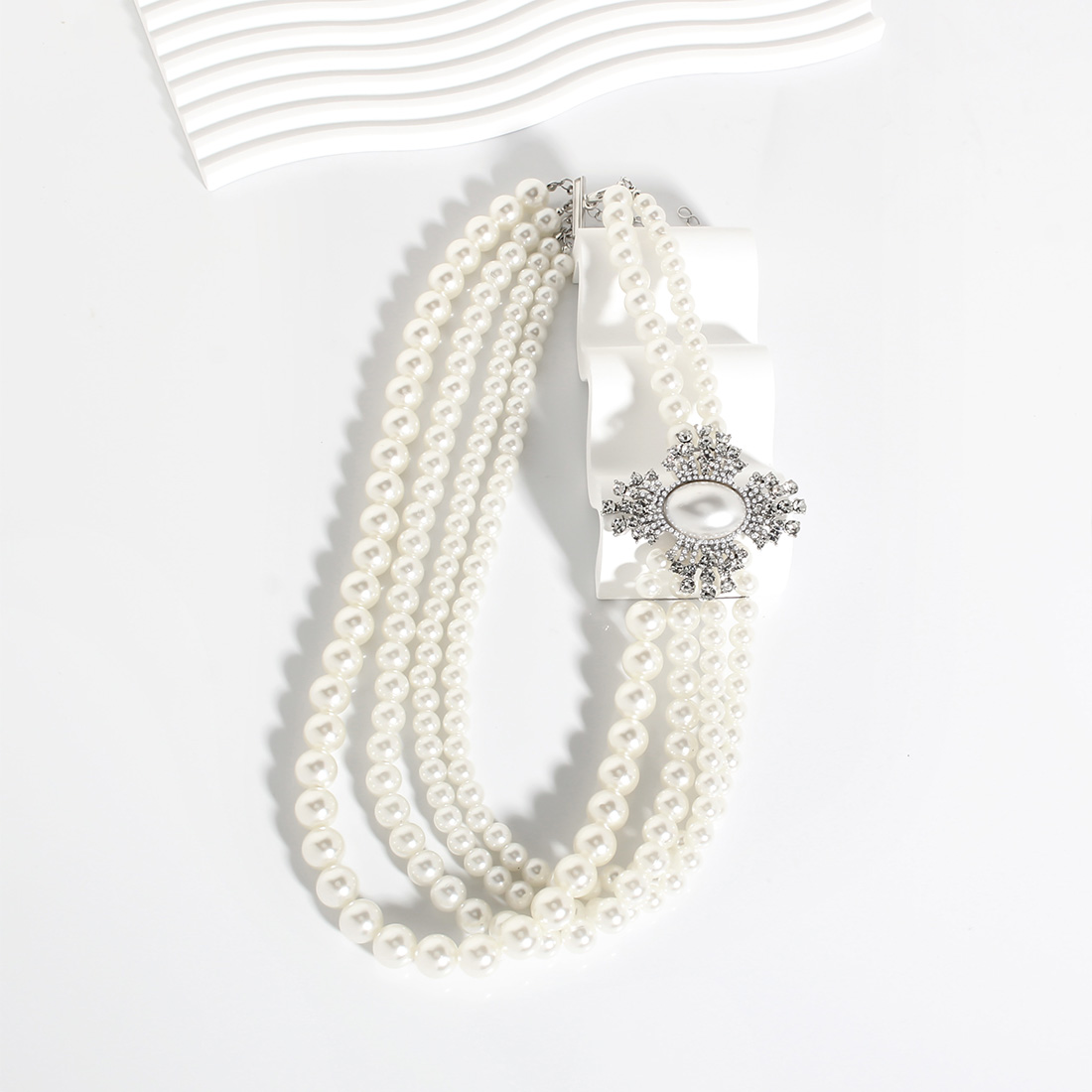 Wholesale Jewelry Elegant Round Plastic Beaded Layered Necklaces display picture 6