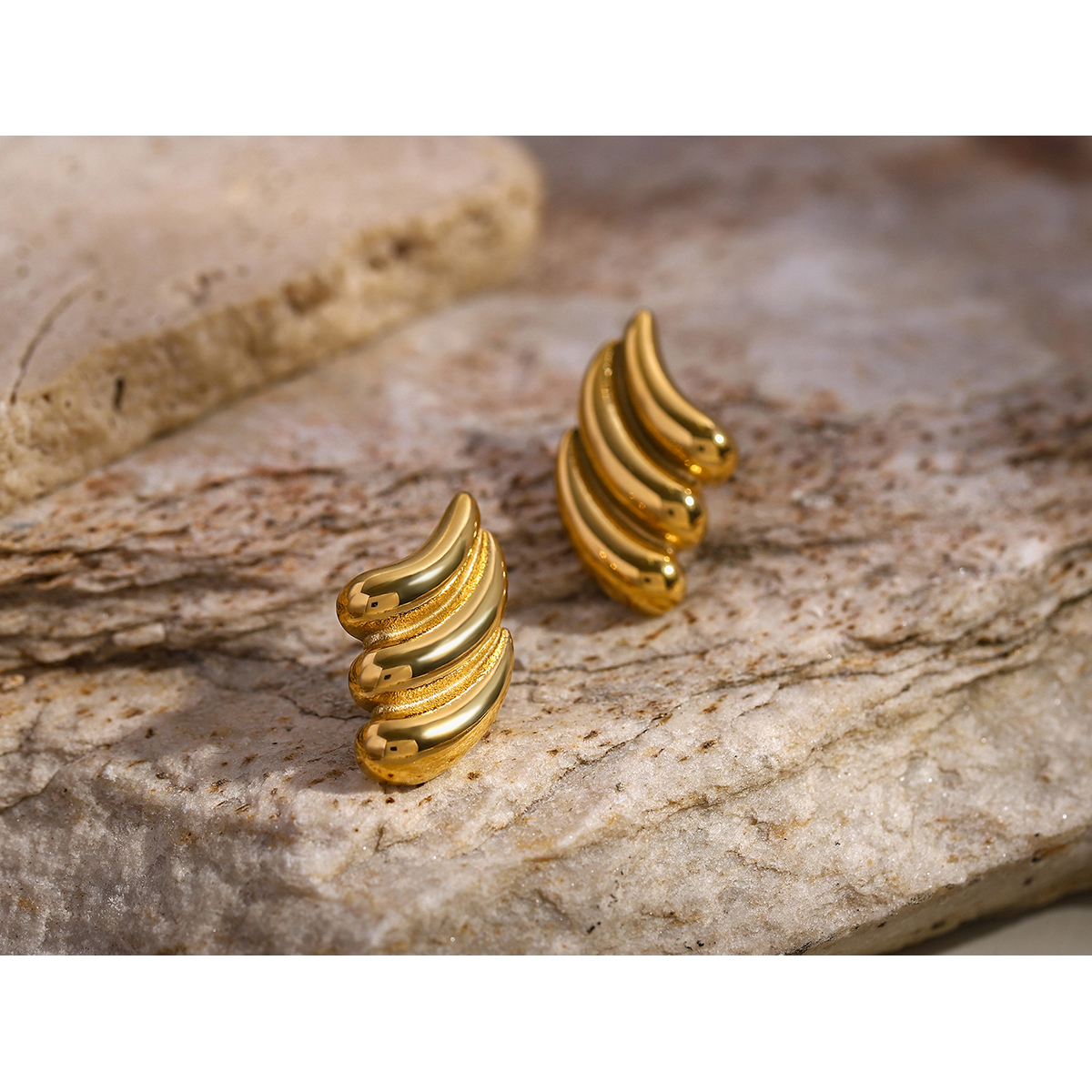 1 Pair Simple Style Classic Style Water Droplets Plating 316 Stainless Steel  18K Gold Plated Ear Studs display picture 3