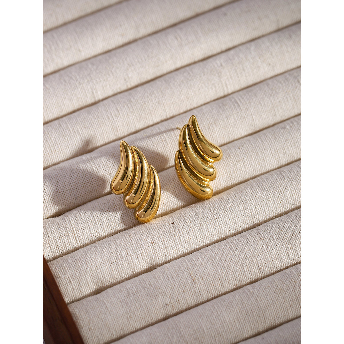 1 Pair Simple Style Classic Style Water Droplets Plating 316 Stainless Steel  18K Gold Plated Ear Studs display picture 10
