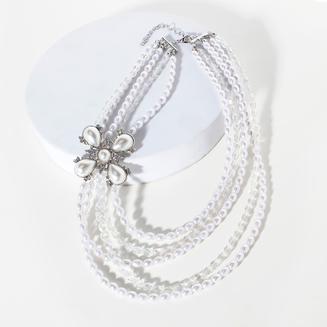 Großhandel Schmuck Elegant Einfacher Stil Blume Kunststoff Zinklegierung Harz Versilbert Perlen Inlay Pulloverkette Halskette display picture 9