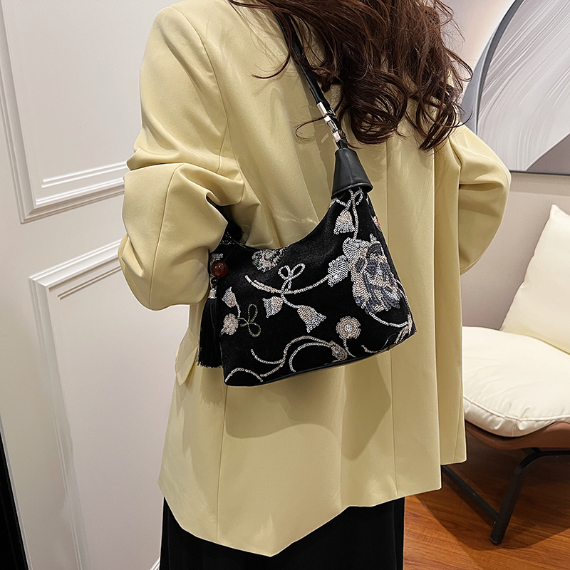 Women's Medium Cloth Solid Color Flower Elegant Vintage Style Sewing Thread Zipper Crossbody Bag display picture 11