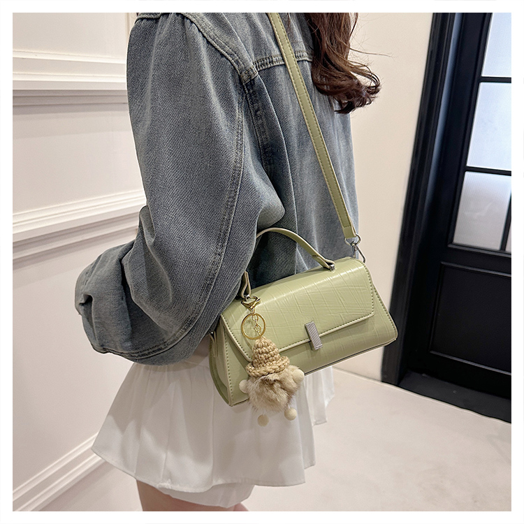 Women's Medium Pu Leather Solid Color Classic Style Sewing Thread Lock Clasp Crossbody Bag display picture 13
