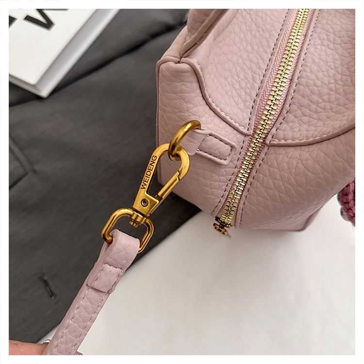 Women's Medium Pu Leather Solid Color Classic Style Streetwear Zipper Crossbody Bag display picture 4
