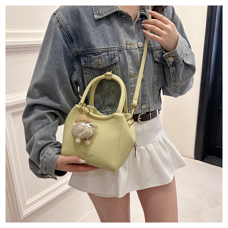 Women's Medium Pu Leather Solid Color Classic Style Streetwear Zipper Crossbody Bag display picture 13