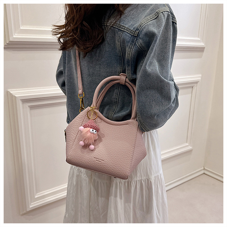 Women's Medium Pu Leather Solid Color Classic Style Streetwear Zipper Crossbody Bag display picture 15