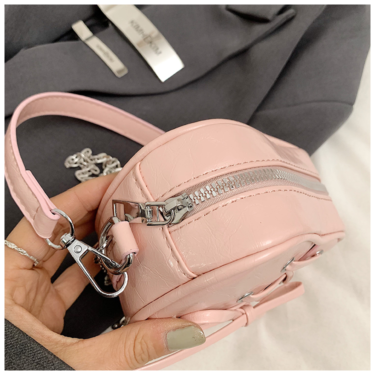 Women's Medium Pu Leather Solid Color Classic Style Streetwear Sewing Thread Zipper Crossbody Bag display picture 4