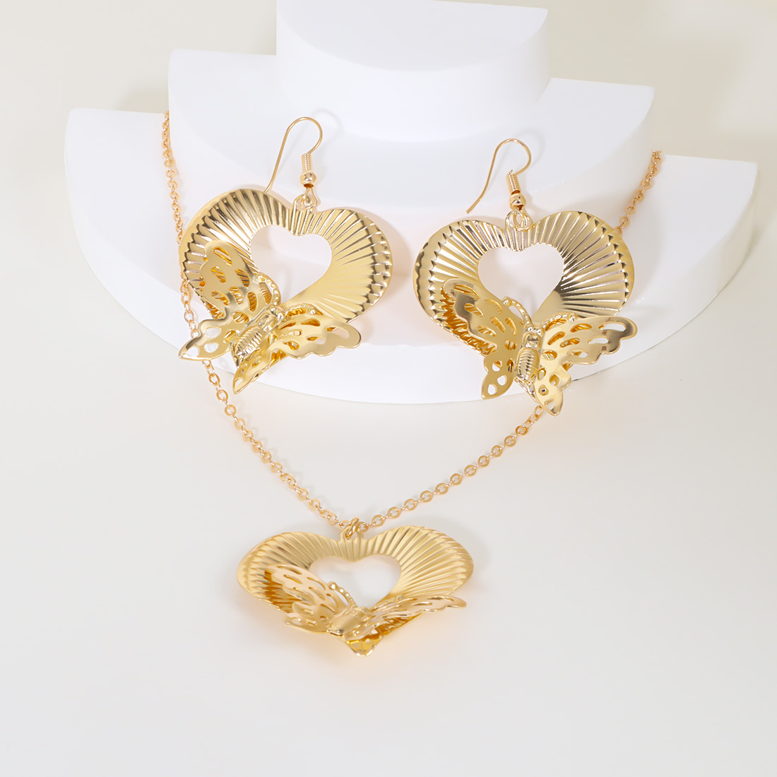 Elegant Simple Style Heart Shape Butterfly Iron Gold Plated Women's Jewelry Set display picture 5