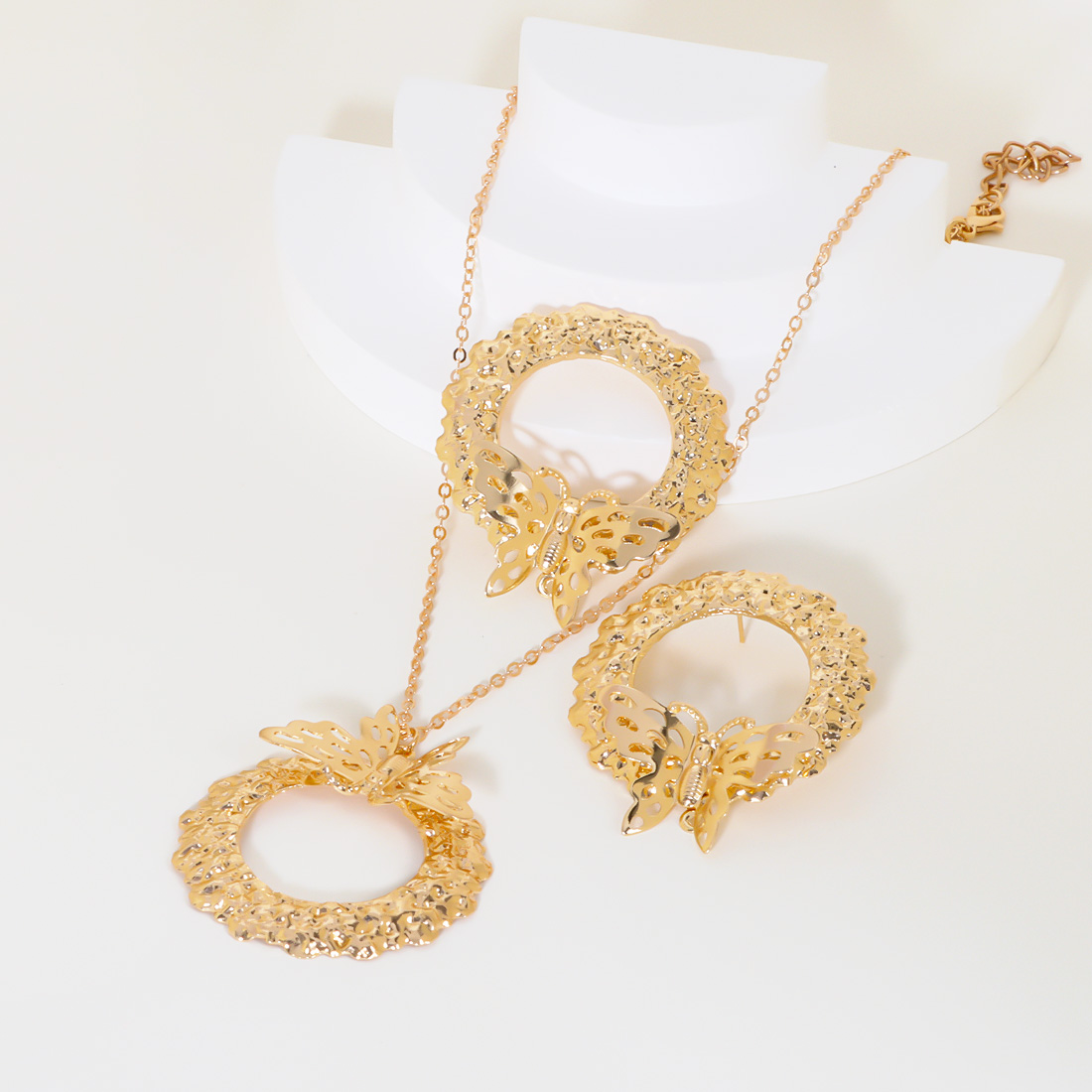 Elegant Simple Style Round Butterfly Iron Gold Plated Women's Jewelry Set display picture 6