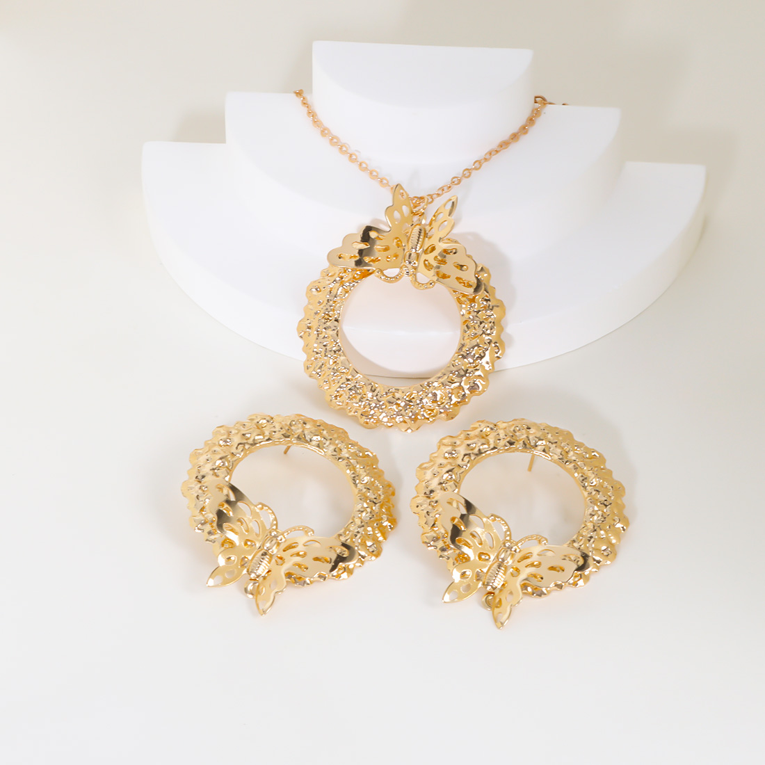 Elegant Simple Style Round Butterfly Iron Gold Plated Women's Jewelry Set display picture 7