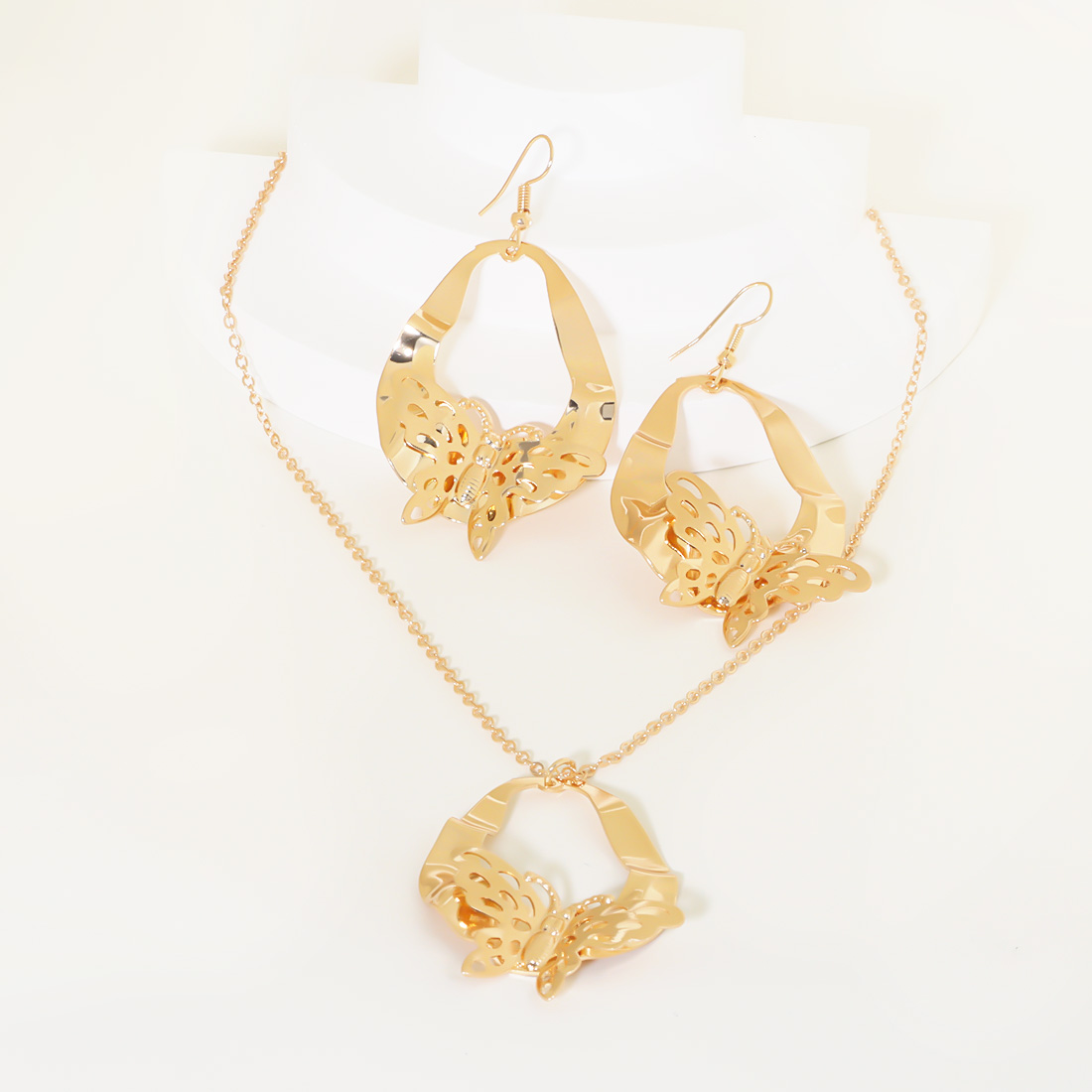 Elegant Simple Style Butterfly Iron Gold Plated Women's Jewelry Set display picture 4