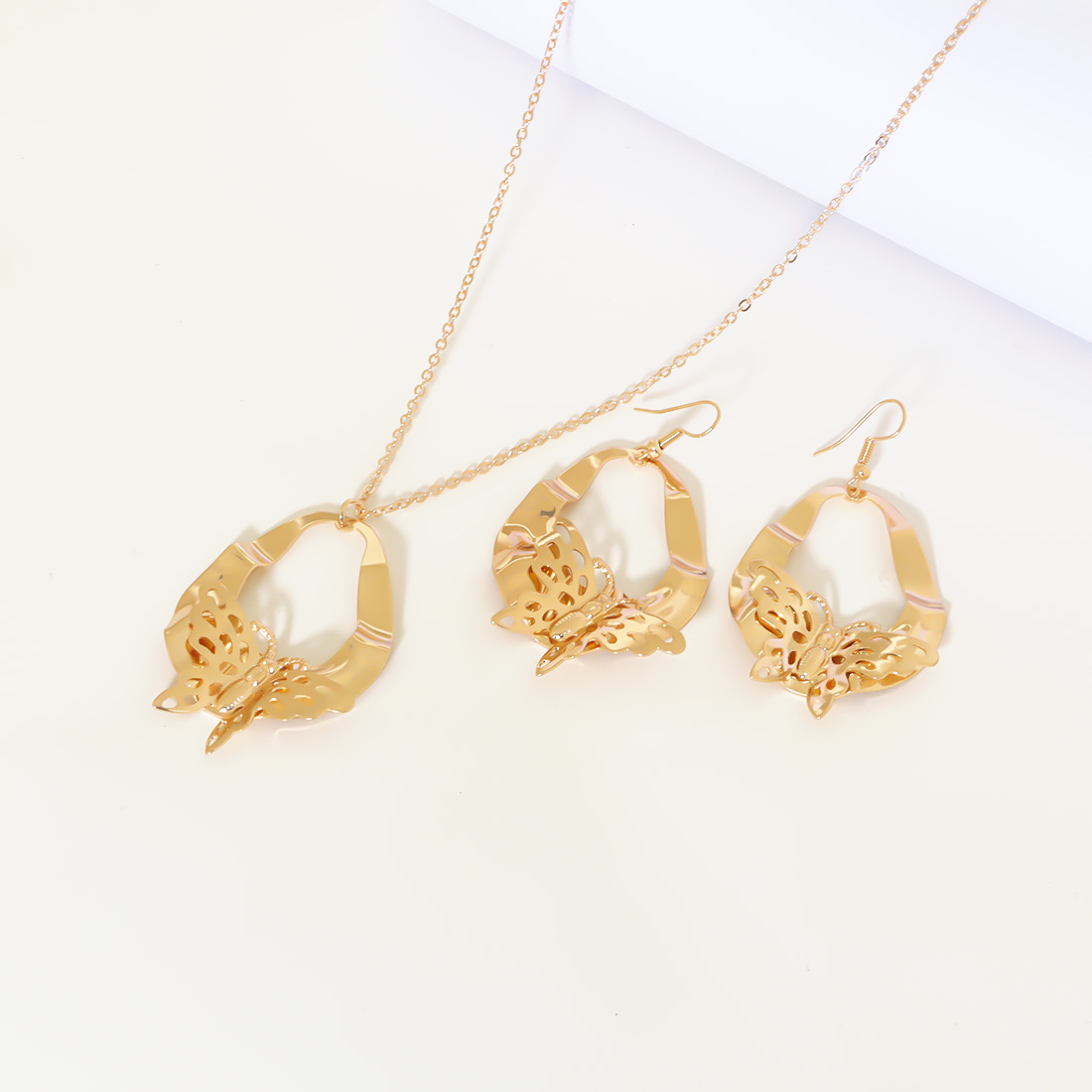 Elegant Simple Style Butterfly Iron Gold Plated Women's Jewelry Set display picture 5