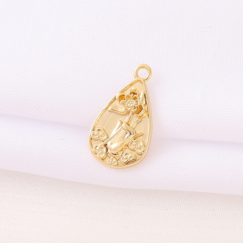 Modern Style Classic Style Water Droplets Flower 18K Gold Plated Copper Wholesale Jewelry Accessories display picture 4
