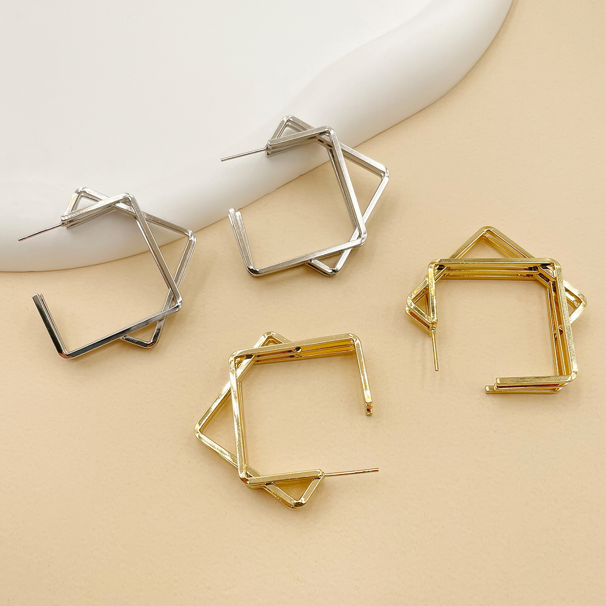 1 Pair Modern Style Simple Style Quadrilateral Solid Color Plating 304 Stainless Steel 14K Gold Plated Hoop Earrings display picture 4