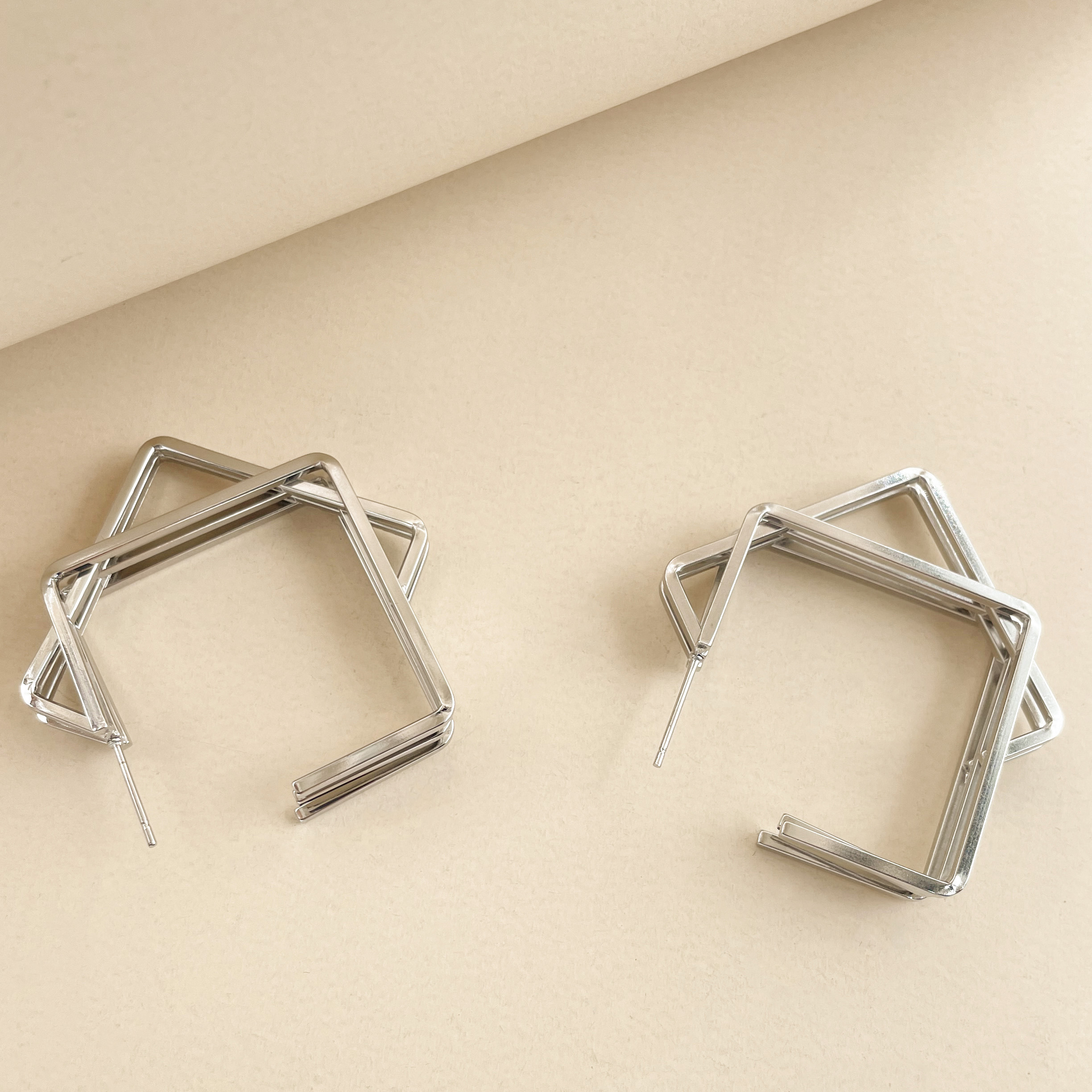 1 Pair Modern Style Simple Style Quadrilateral Solid Color Plating 304 Stainless Steel 14K Gold Plated Hoop Earrings display picture 5