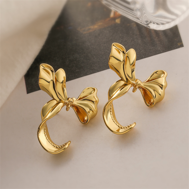 1 Pair Elegant Streetwear Bow Knot Plating Copper Ear Studs display picture 1