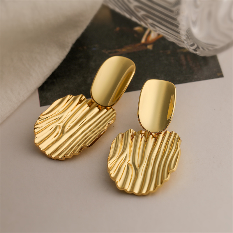 1 Pair Elegant Streetwear Heart Shape Plating Copper Gold Plated Ear Studs display picture 1