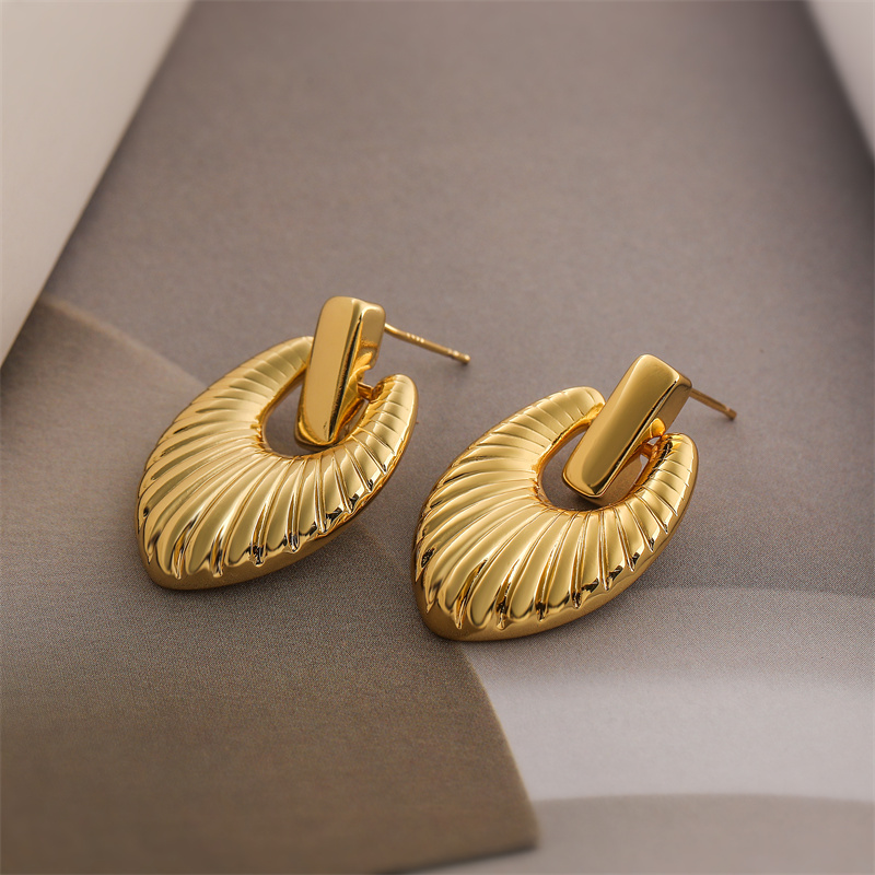1 Pair Elegant Streetwear Heart Shape Plating Copper Gold Plated Ear Studs display picture 4