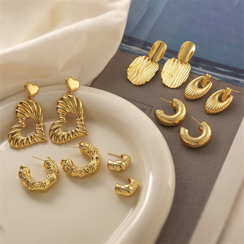 1 Pair Elegant Streetwear Heart Shape Plating Copper Gold Plated Ear Studs display picture 5