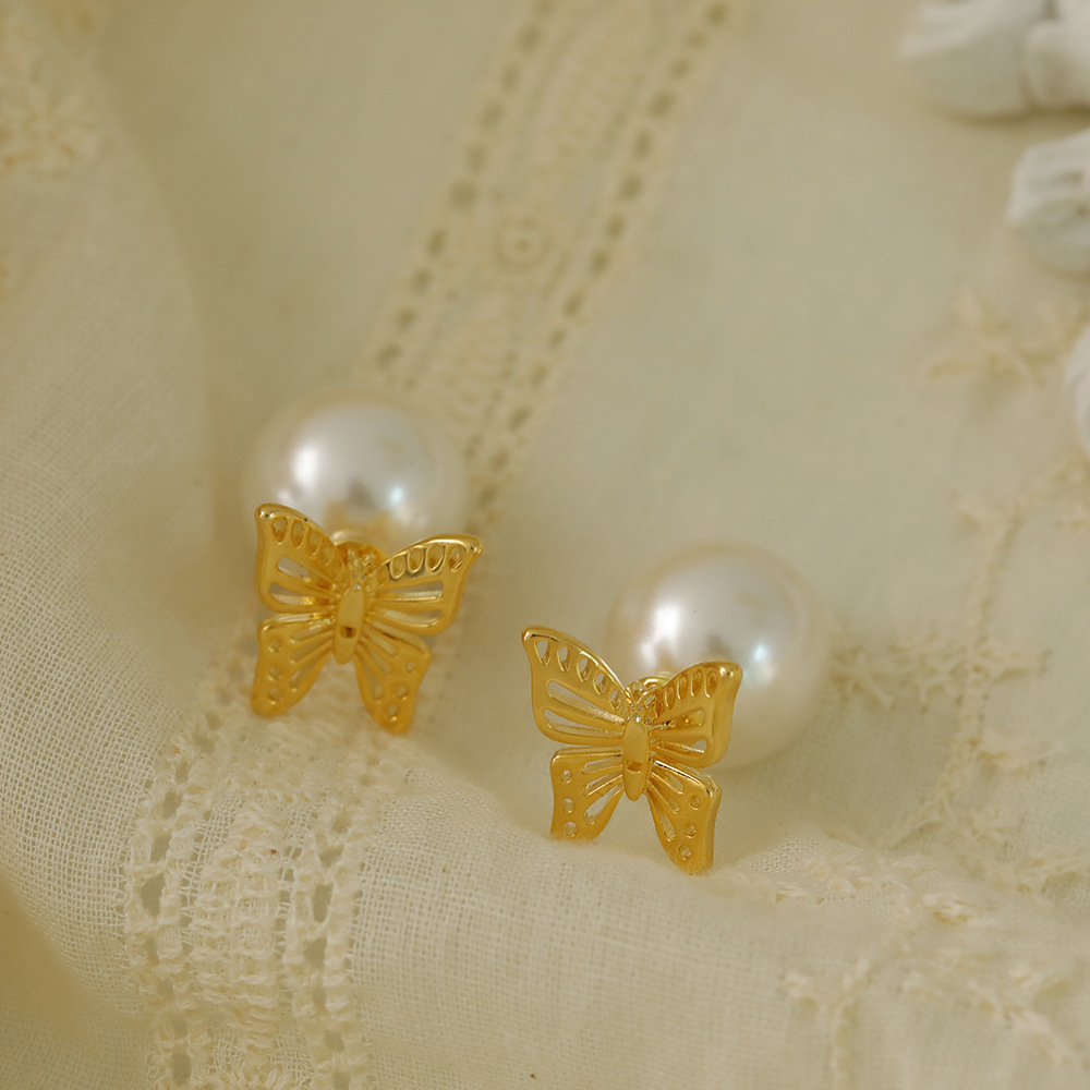 1 Pair Princess French Style Sweet Butterfly Hollow Out Inlay Copper Pearl 14K Gold Plated Ear Studs display picture 2