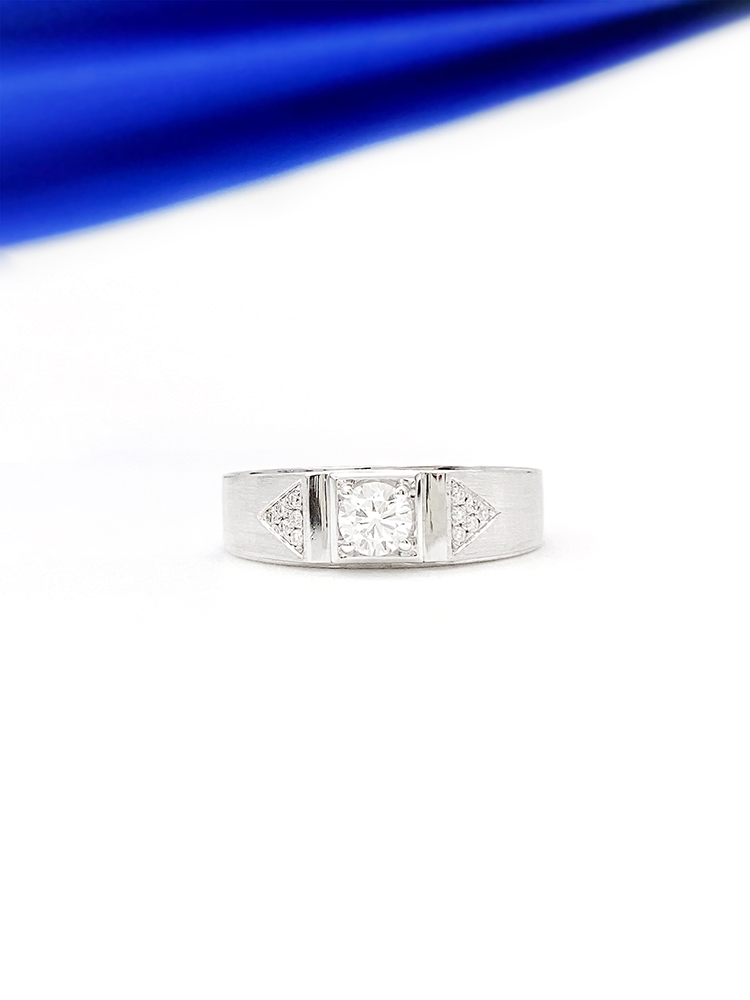 Man's Ring 18K Ring Main Stone 0.204ct Auxiliary Stone 12p0.042ct Total Weight 3.73G Net Weight 3.68G display picture 1