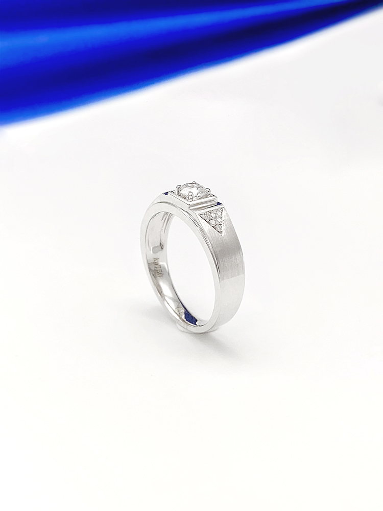 Man's Ring 18K Ring Main Stone 0.204ct Auxiliary Stone 12p0.042ct Total Weight 3.73G Net Weight 3.68G display picture 2