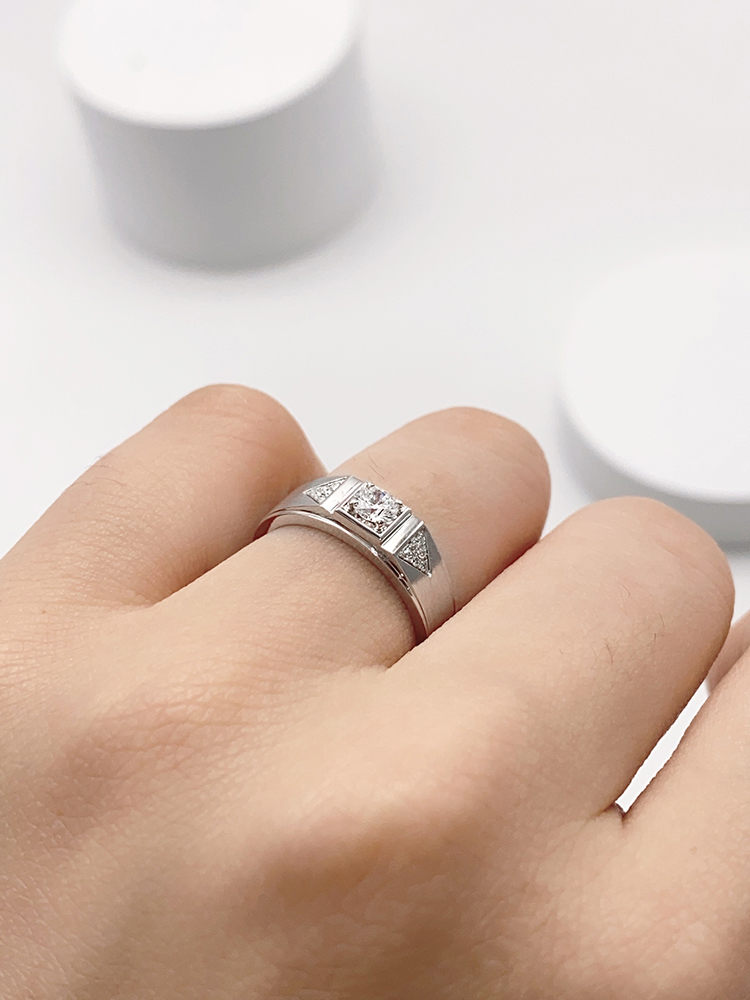 Man's Ring 18K Ring Main Stone 0.204ct Auxiliary Stone 12p0.042ct Total Weight 3.73G Net Weight 3.68G display picture 6