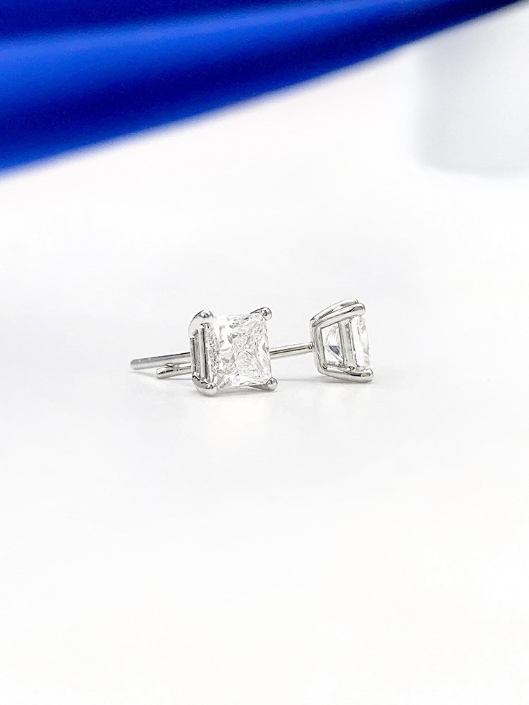 Pendientes De Diamante Blanco De Cuatro Garras Un Par De 2 1ct Peso Total 0,85G display picture 4