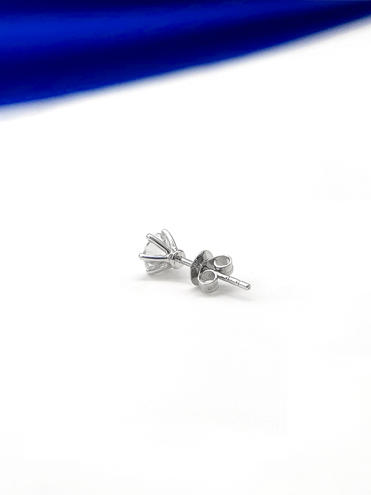 A Pair Of Six-Claw Ear Studs 18K Main Stone 0.506ct Auxiliary Stone 0.502ct Total Weight 1.14G Net Weight 0.93 display picture 2