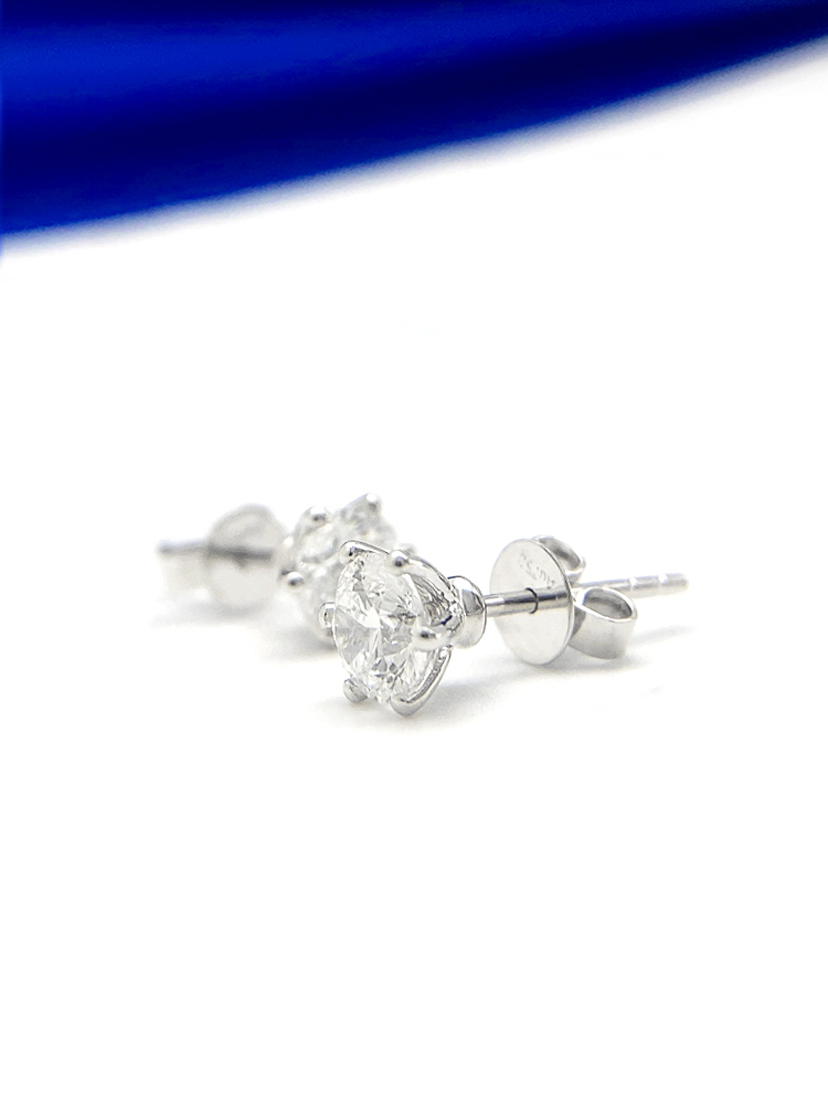 A Pair Of Six-Claw Ear Studs 18K Main Stone 0.506ct Auxiliary Stone 0.502ct Total Weight 1.14G Net Weight 0.93 display picture 7