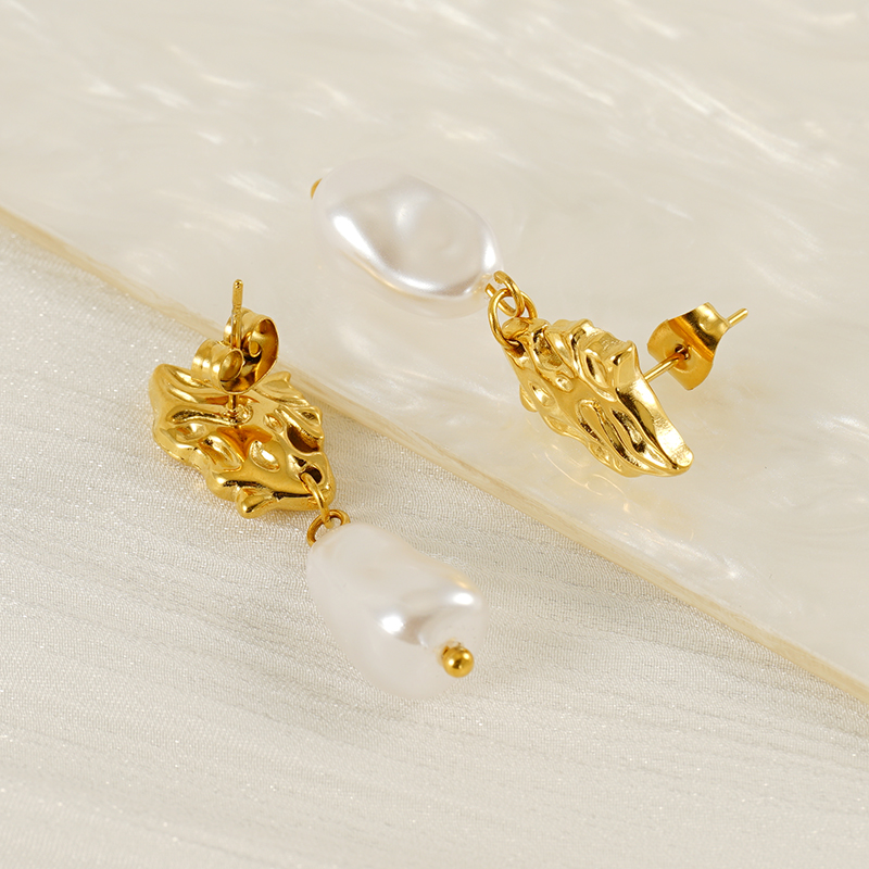 1 Pair Elegant Simple Style Solid Color Plating Inlay 304 Stainless Steel Titanium Steel Artificial Pearls 18K Gold Plated Drop Earrings display picture 5