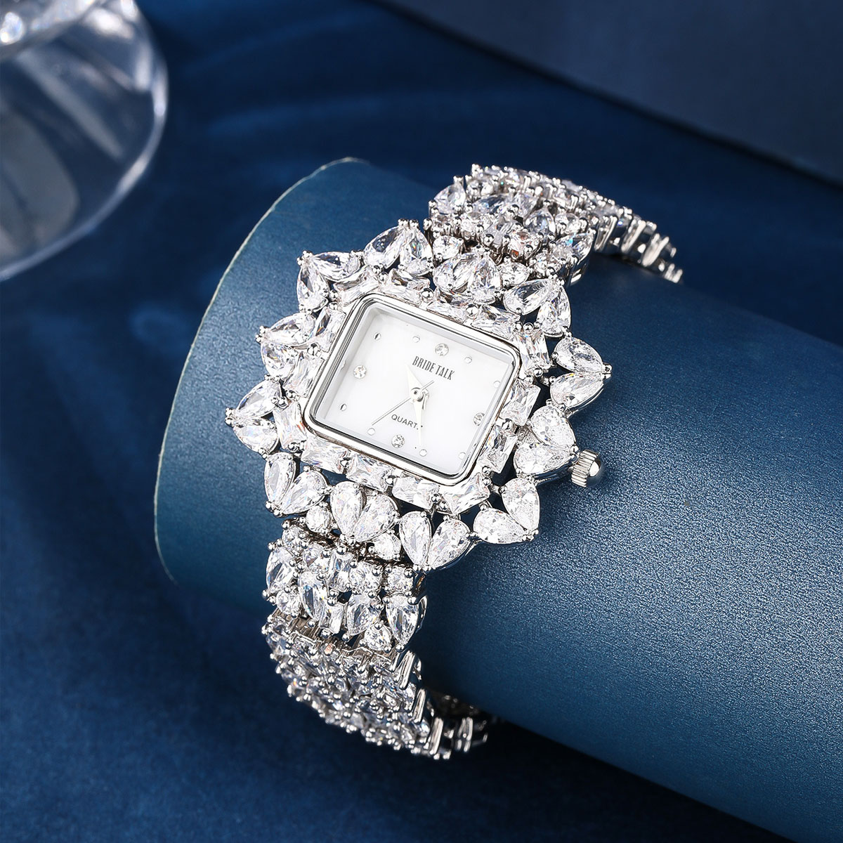 Elegante Brillante Color Sólido Hebilla De Torno Electrónico Relojes De Mujer display picture 3