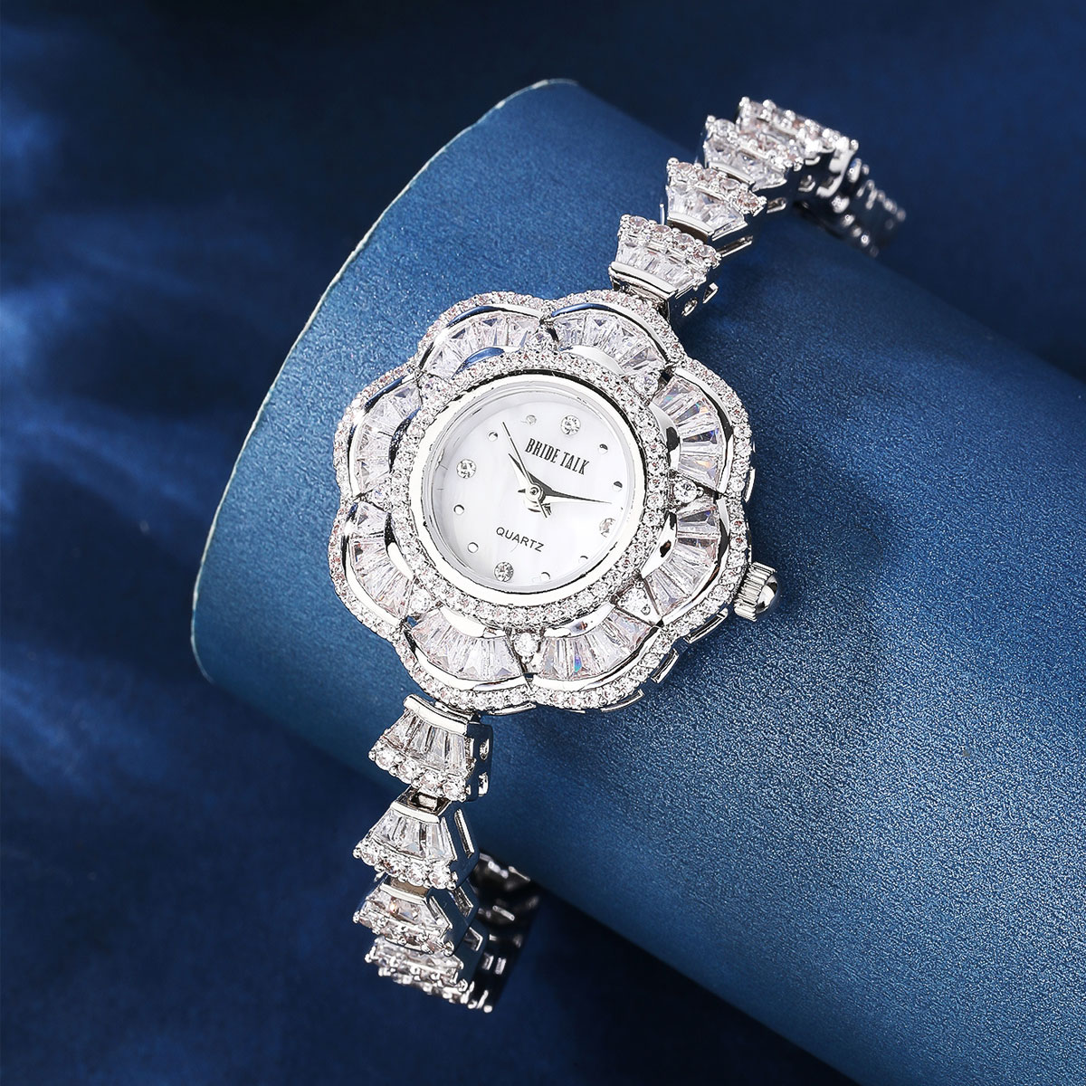 Elegant Luxurious Flower Lathe Buckle Electronic Women's Watches display picture 2