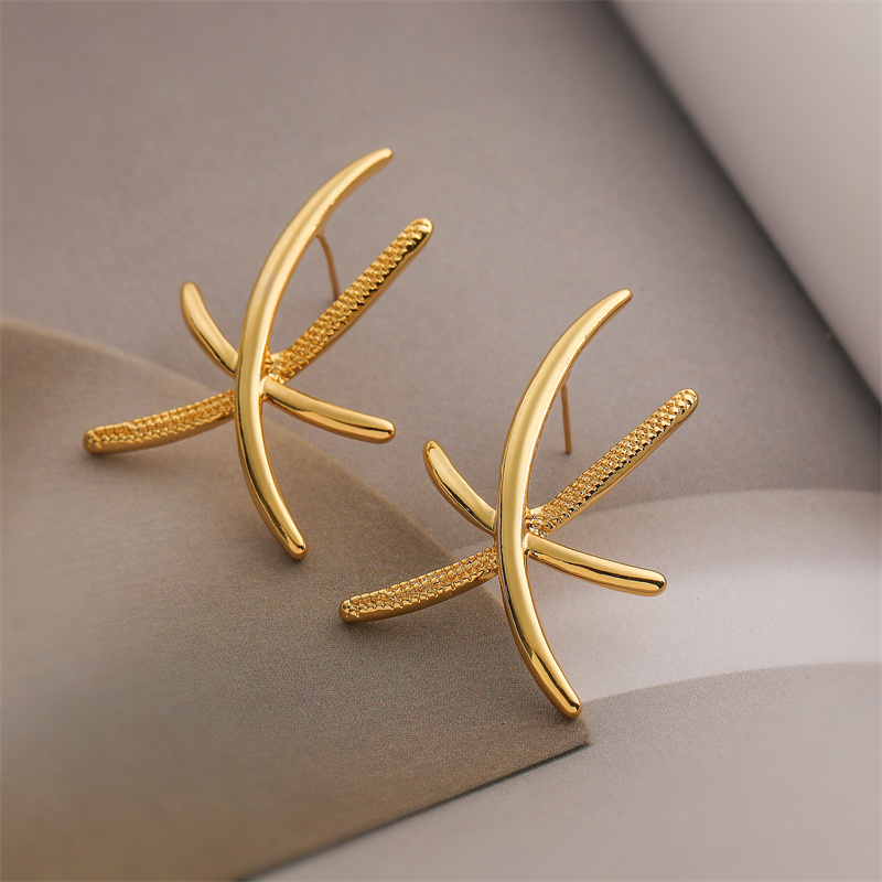 1 Pair Elegant Streetwear Heart Shape Plating Copper Gold Plated Hoop Earrings display picture 1