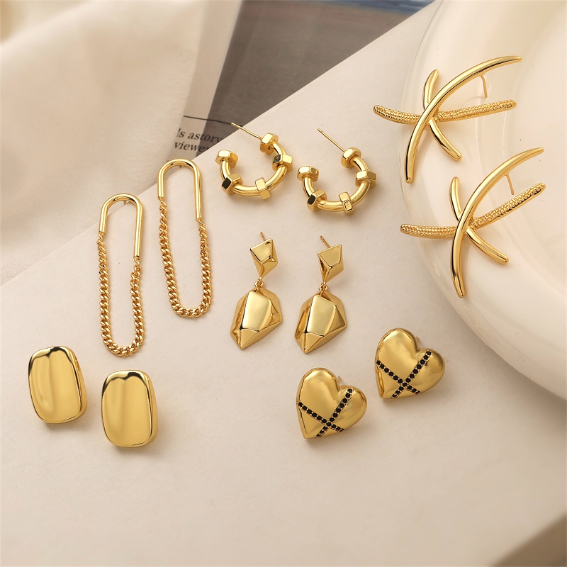1 Paar Elegant Strassenmode Herzform Überzug Kupfer Vergoldet Reif Ohrringe display picture 2