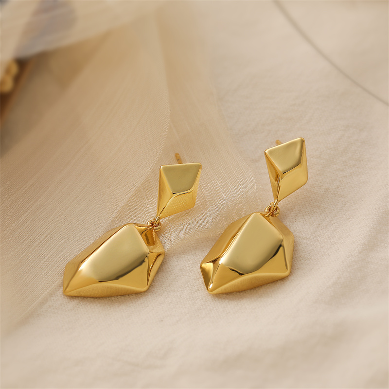 1 Paar Elegant Strassenmode Herzform Überzug Kupfer Vergoldet Reif Ohrringe display picture 3